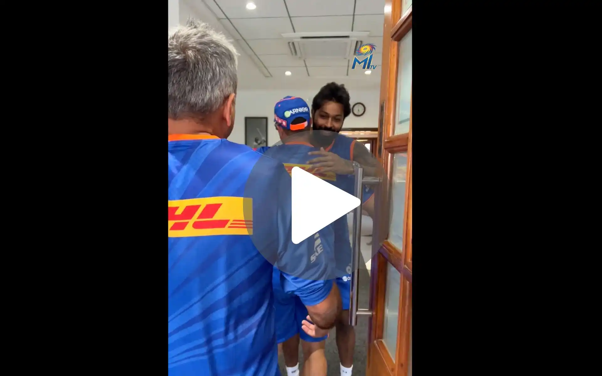 [Watch] Hardik Pandya Gets MI's Pre-Season Camp Underway With A Religious Ritual